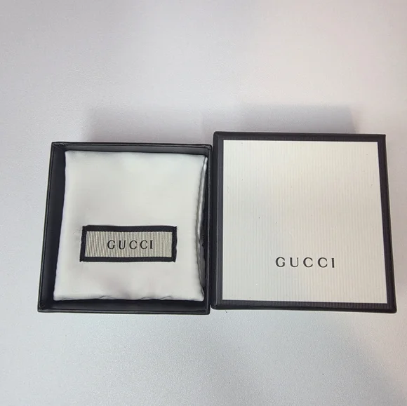Like New Gucci Silver Icon Logo Chain Bracelet! - Picture 10 of 11